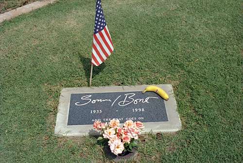 Sonny Bono Headstone
Cathedral City, CA
(courtesy Banana Graveyard)