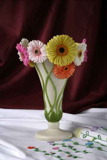 Gerbera Daisy Table Vase>
			<FONT FACE=