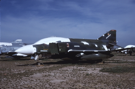 https://www.angelfire.com/dc/jinxx1/Phantoms/F-4D_65-0683__31st_TFW___AMARC__Sep_89___1a.jpg