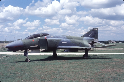 https://www.angelfire.com/dc/jinxx1/Phantoms/F-4D_66-8812__457th_TFS___Pate_Museum__Sep_01___1a.jpg