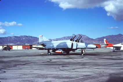 https://www.angelfire.com/dc/jinxx1/Phantoms/F-4E_72-0135__704th_TFS___ELP__Jun_91___1a.jpg