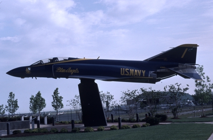 https://www.angelfire.com/dc/jinxx1/Phantoms/F-4J_153812__Blue_Angels___CLE__May_01___1a.jpg