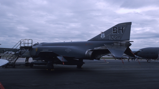 https://www.angelfire.com/dc/jinxx1/Phantoms/RF-4C_65-0833__106th_TRS___Farnborough__Jun_92___1a.jpg