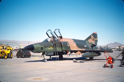 https://www.angelfire.com/dc/jinxx1/Phantoms/RF-4C_67-0450__67th_TRW___Nellis__Aug_83___1a.jpg