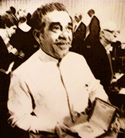 Gabriel Garca Mrquez con el premio Nobel
