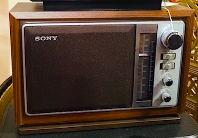 Vintage 1970s Radio AM/FM Sony