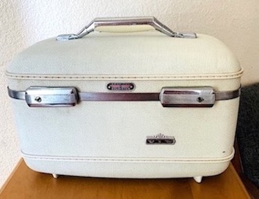 Vintage Train Case in Cream Color