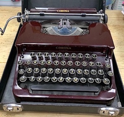 Vintage Bordeaux 1930s Royal Manual Typewriter