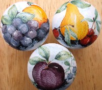 Cabinet knobs w/3 Fruit