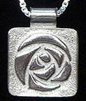 Glasgow Round Rose Necklace