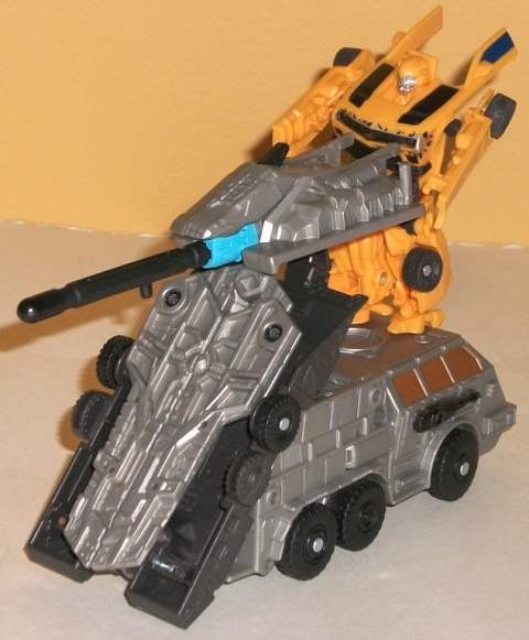 Battle Bunker, Weapon Mode (w/ Bumblebee, Robot Mode)