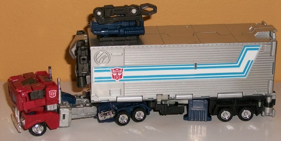 Transformers platinum series year of online the rooster optimus prime exclusive