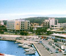 Rafina Hotels, Hotel Avra