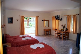 Kanakis Apartments in Petres Beach, Crete, Kreta.